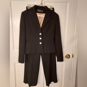 Signature by Larry Levine Women's pants suit.